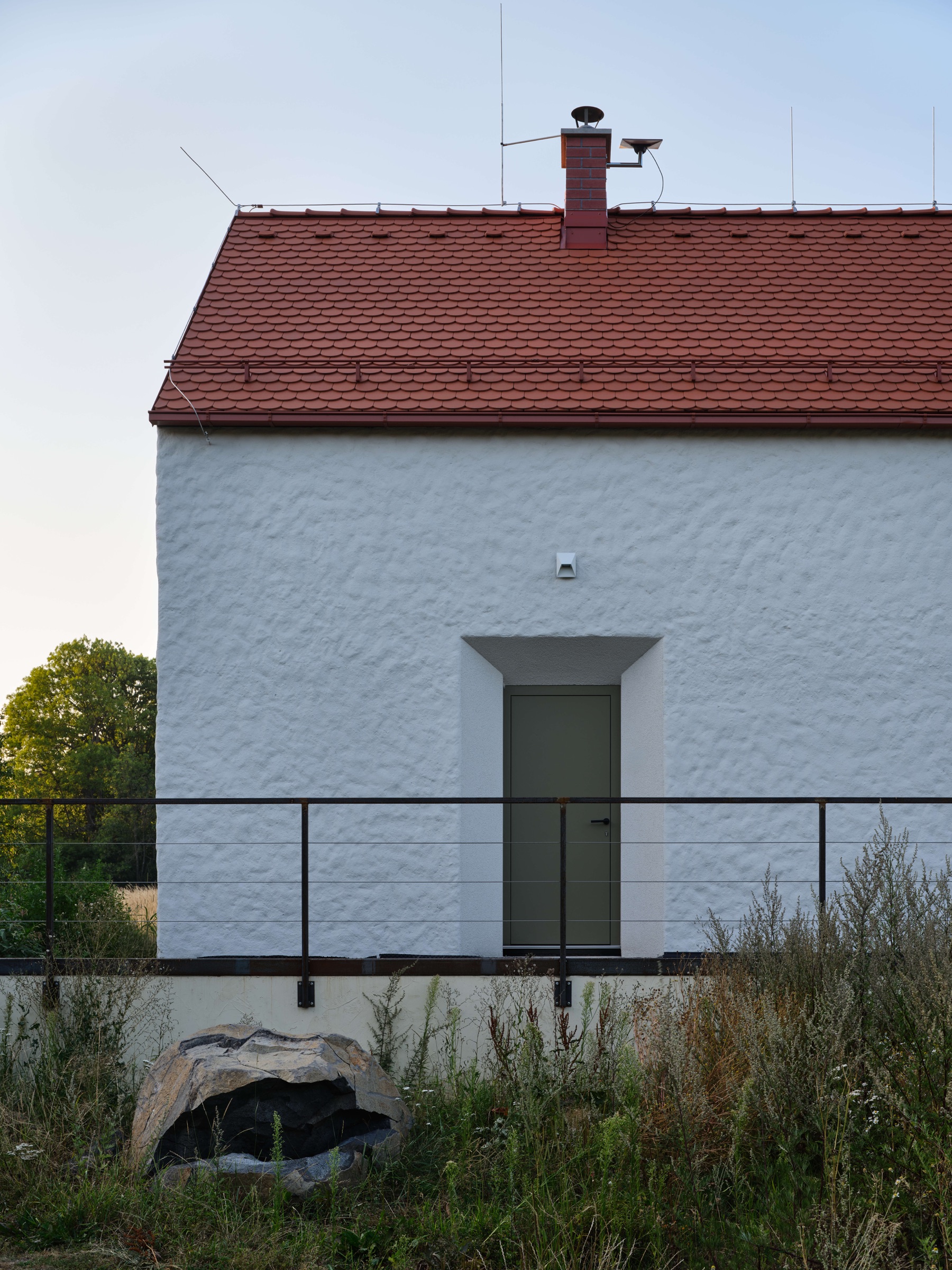 Stair House mezi loukou a lesem